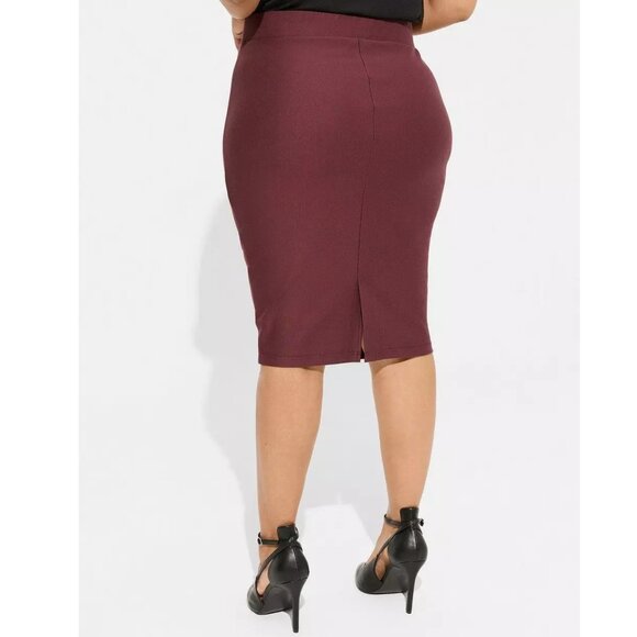 GUC FLATTERING Torrid At the Knee Ponte Pencil Skirt Burgundy/Sassafras Size 2x - Picture 2 of 4